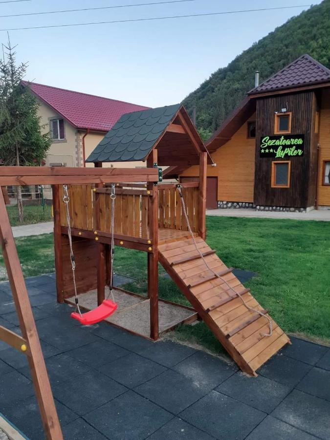 Вилла Sezatoarea Lupilor Лепша Экстерьер фото