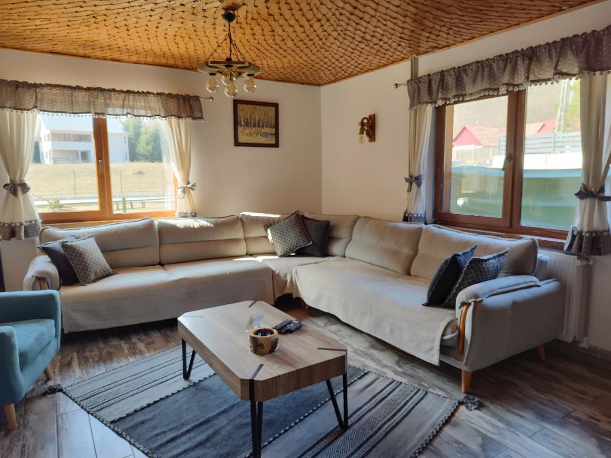 Вилла Sezatoarea Lupilor Лепша Экстерьер фото